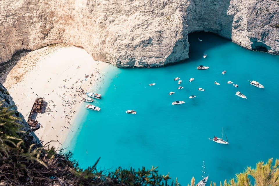 Navagio Beach – Grécia: A Praia Mais Icônica da Ilha de Zakynthos