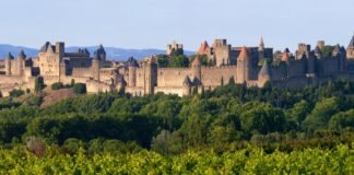 Descobrir a cidade medieval de Carcassonne, uma das fortificações mais bem preservadas da Europa
