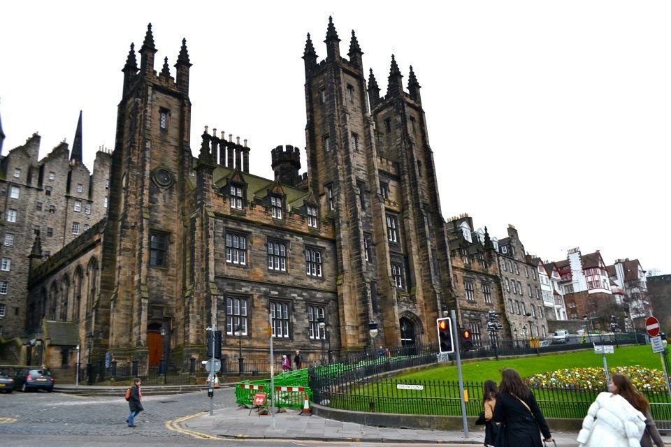 Edimburgo, Escócia: Uma Viagem Solo pelo Charme Histórico e Cultural da Capital Escocesa