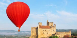 Passear de balão na região de Dordogne ou no Vale do Loire e ver castelos do alto
